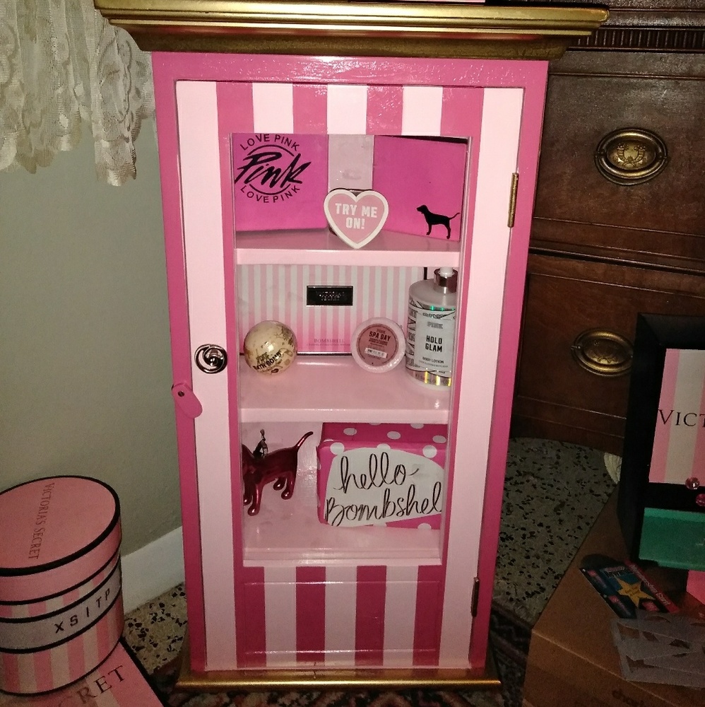 Victoria's Secret Pink theme display